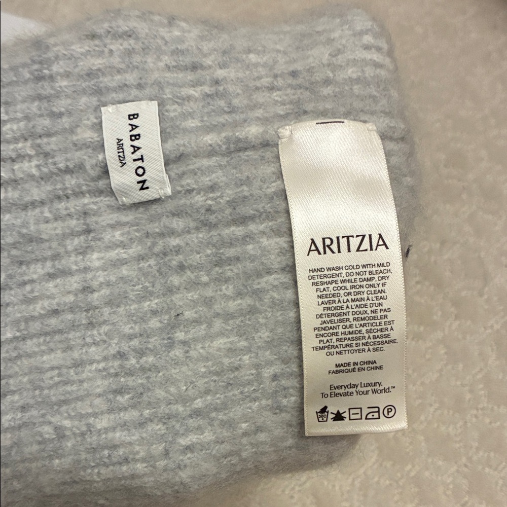 Aritzia wool/ cashmere beanie - Picture 2 of 4